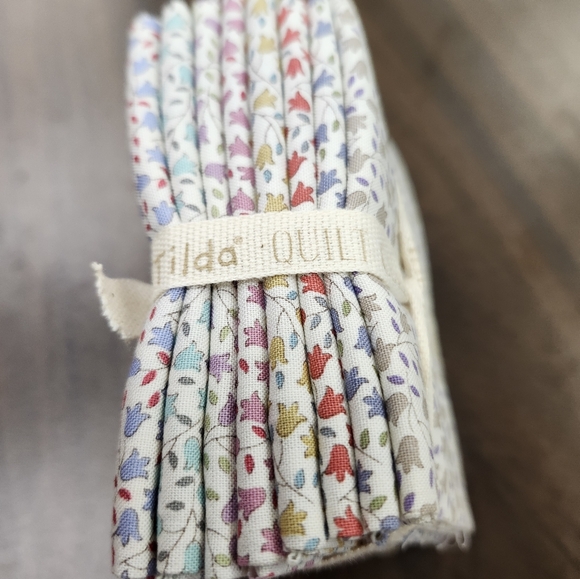 Tilda 100% fat quarter - Picture 2 of 3